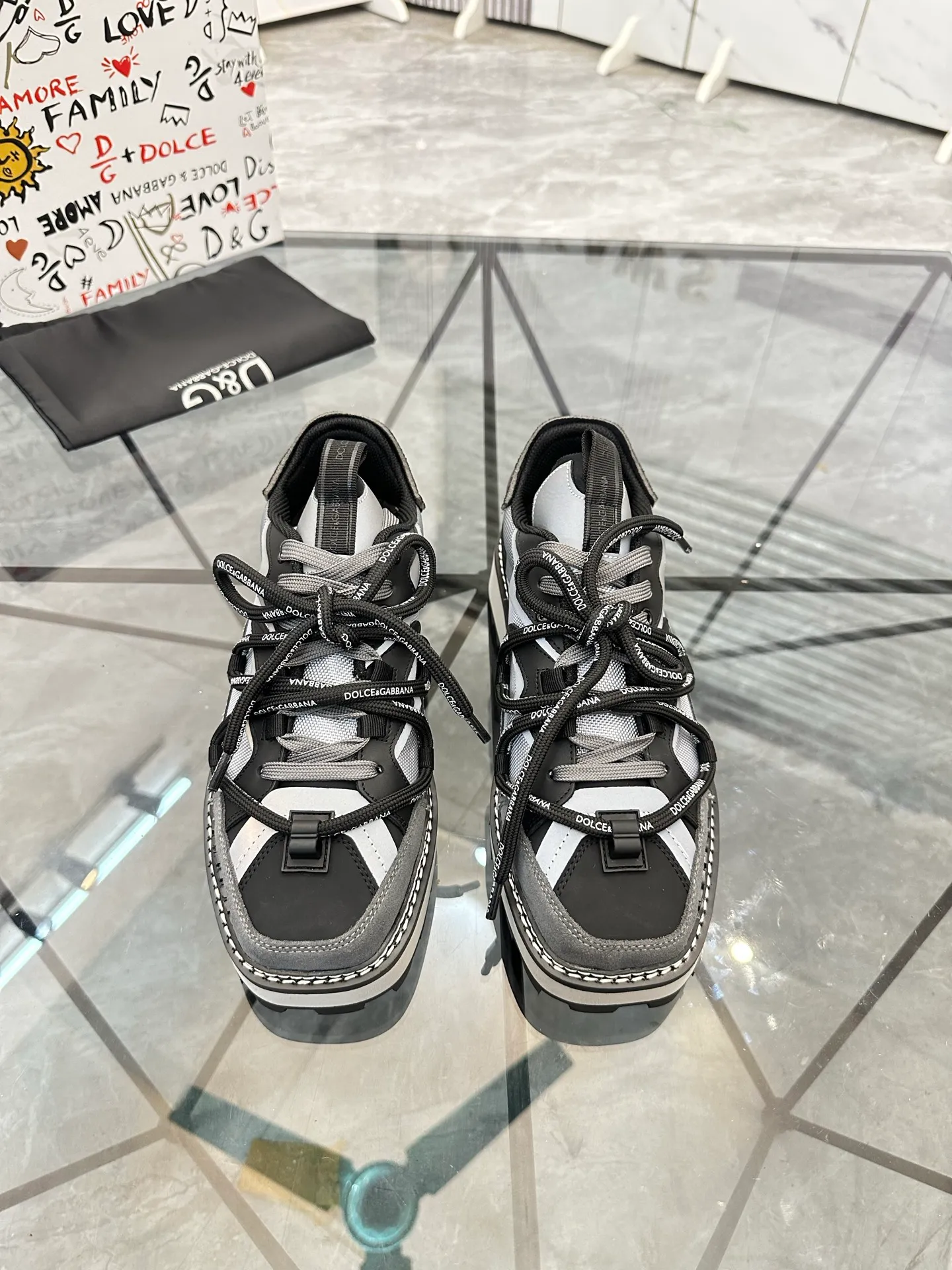 Men's shoes: 💰P660¥ Top high-end quality Product trademark: DG "Dolce & Gabbana*" low-top casual shoes Regular size: 39-45 (can be customized to 46.) Product material: Upper imported first-layer cowhide spliced ​​with breathable fly weave, breathable lining, original outsole. No.: 6225